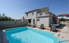 4 Bedroom Awesome Home In Vodnjan